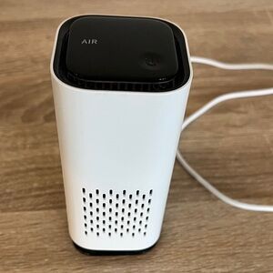 Compact White USB Air Purifier covers 100 ft